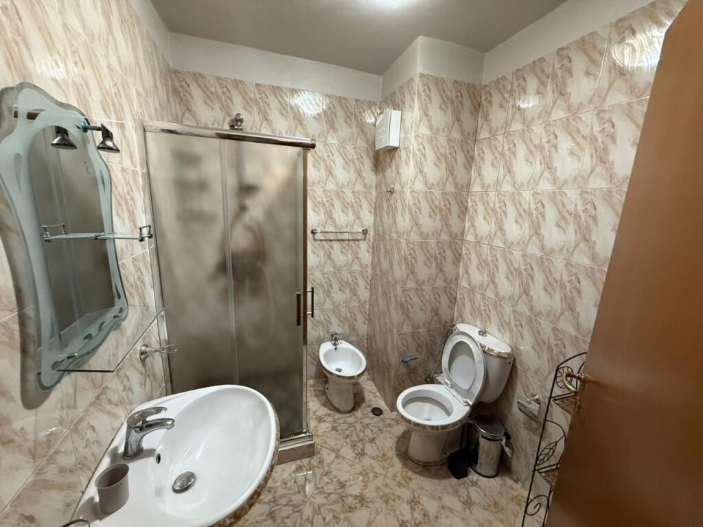 📣 AFFITTO Appartamento 1+1 📍 Vicino al Liceo "Petro Nini Luarasi" ✨  💶 Prezzo 60.000 Leke/Mese