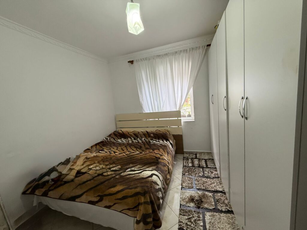 Shitet apartament 2+1 te Ali Demi !