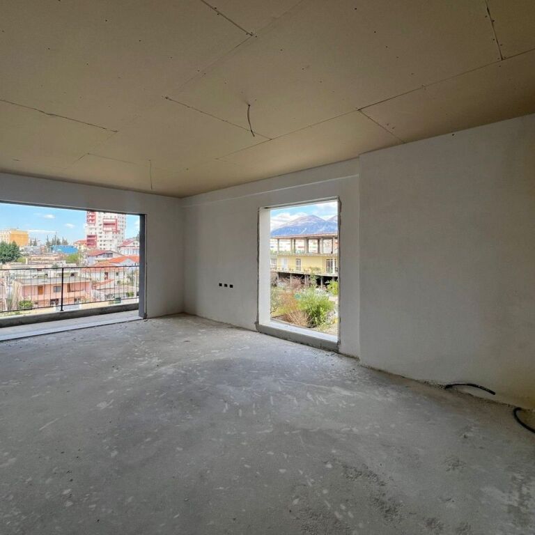 🏡 Vendesi in vendita 2+1+2 – Vicino alla Rotonda di Klan (Porcelan) 📍