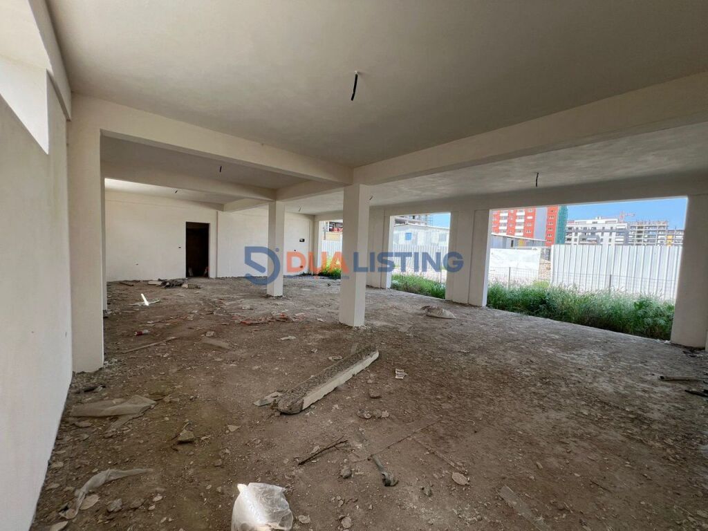 🏢 Two-story building for rent in Kamëz.