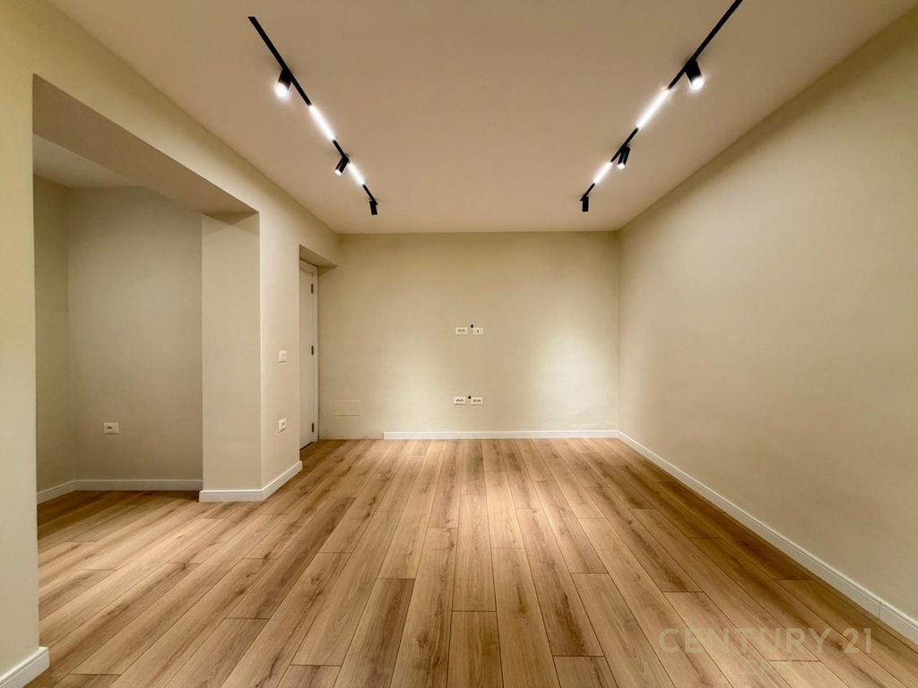 Apartament 1+1 per shitje prane Pazarit te Ri