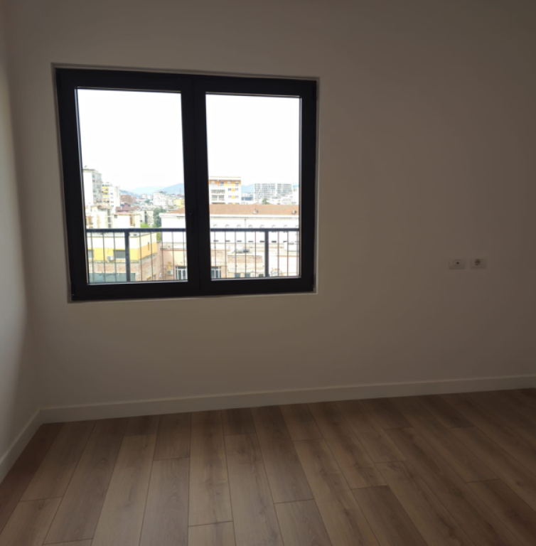 For sale, Apartment 2+1+2, Barrikadave Street, Tirana. Empire67934