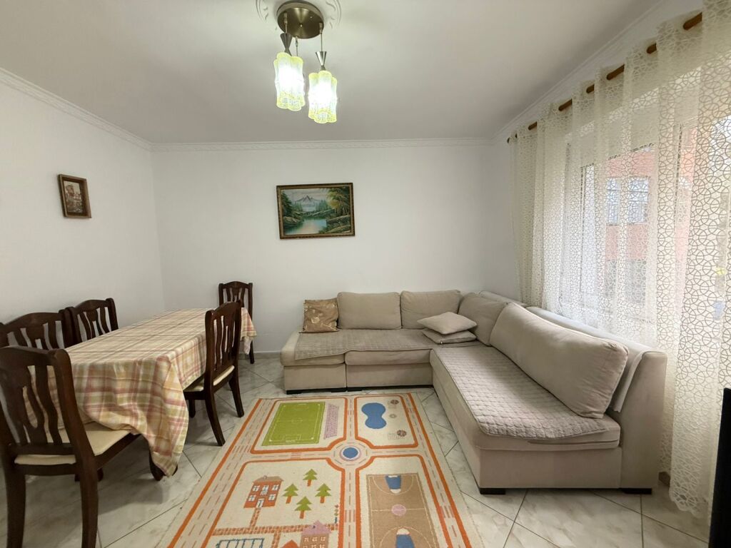 Shitet apartament 2+1 te Ali Demi !