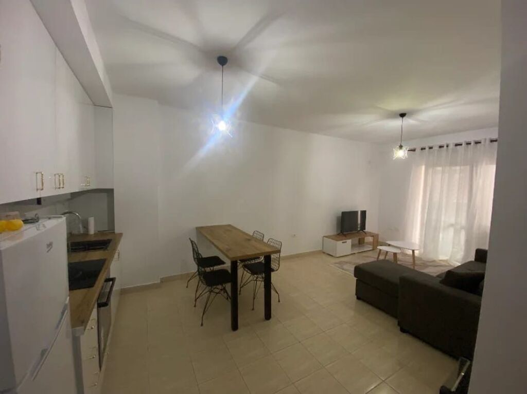 Affittasi Appartamento 2+1+1 Balcone