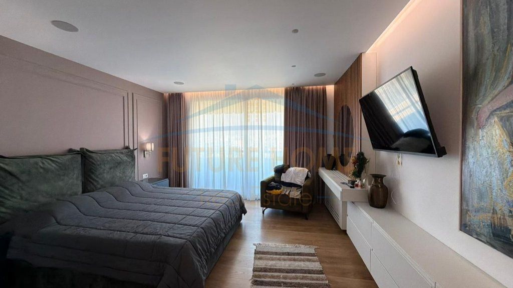 Apartment 3+1+2+2 parking spaces for sale Elbasan Street