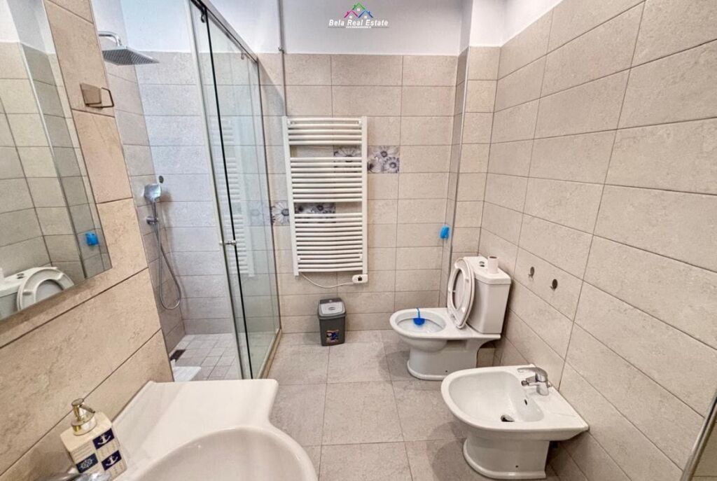 Apartament 3+1 per qira shume prane Qendres, rruga Bardhyl
