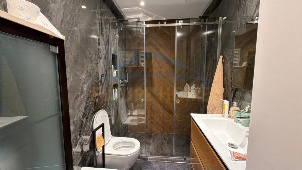 Apartment 3+1+2+2 parking spaces for sale Elbasan Street
