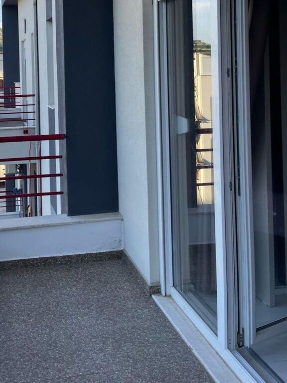Apartament luksoz 3+1+2 me qira – Liqeni i Thatë !