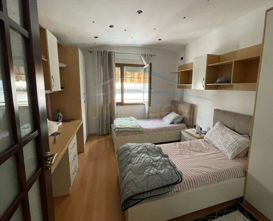 Shitet, Apartament 2+1+2, Kodra e Diellit, Tiranë.