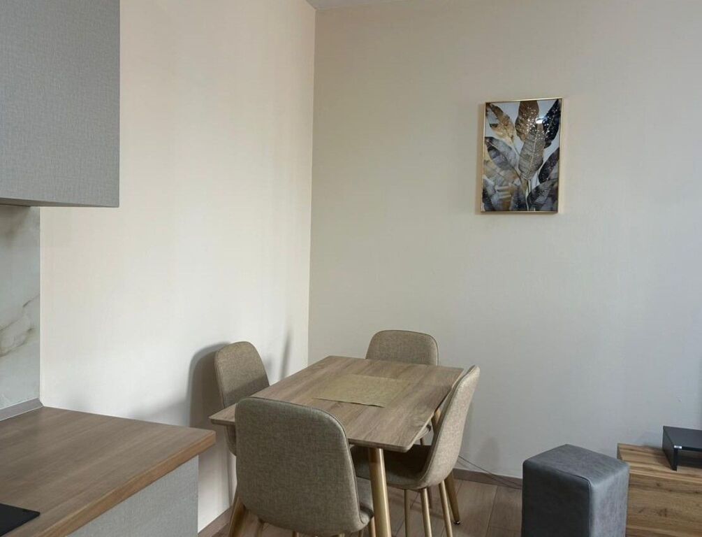 HOUSE FOR RENT – KAVAJËS STREET