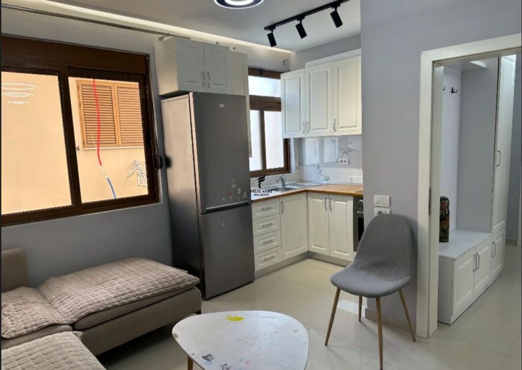 APARTAMENT ME QERA 1+1 ISH PARKU 50.000 LEKE FH-70195