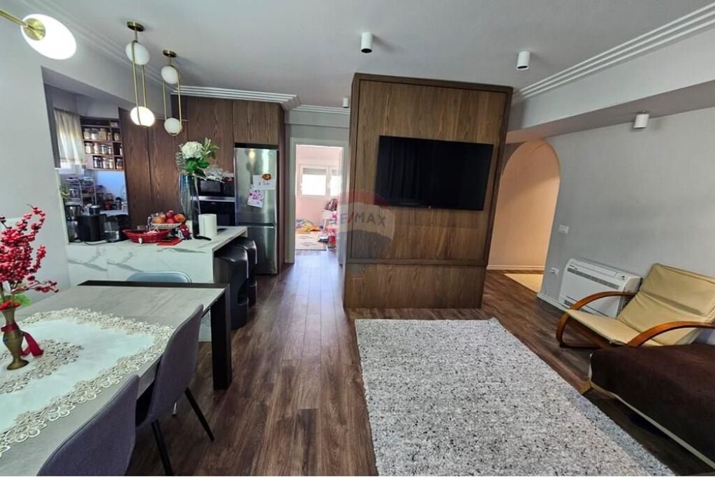 Shitet Apartament 3+1+2 te Rruga e Kavajës