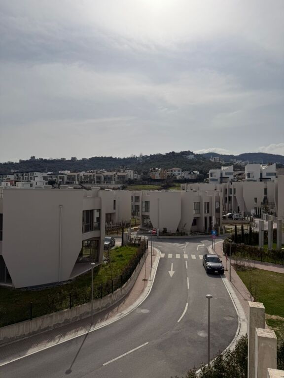 🏡 *Shitet Apartament 2+1 – Green Valley Residence*