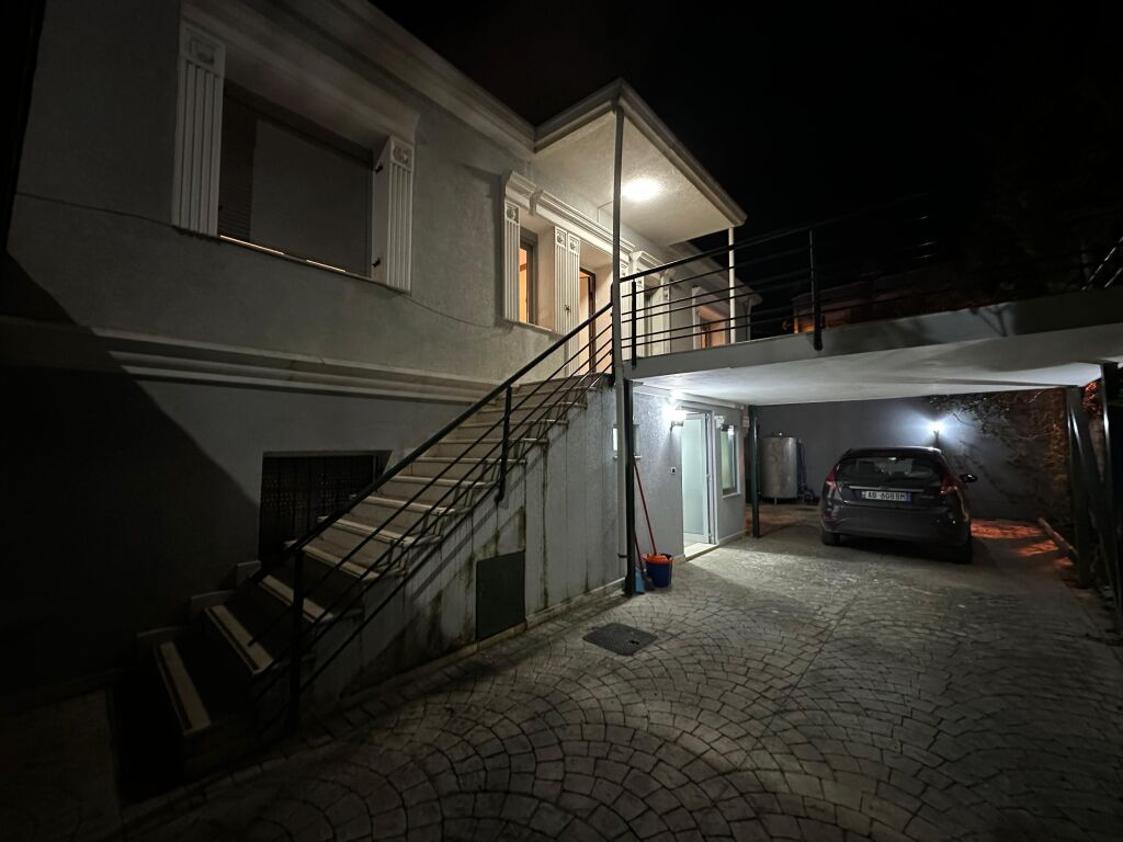 🏡 Villa su 2 Piani con Cortile in Vendita 📍Vicino a Selvise