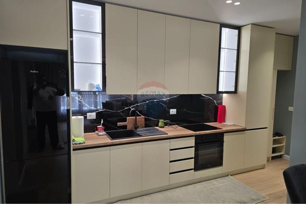 Appartamento - In Affitto - Via 4 Deshmoret, Tirana