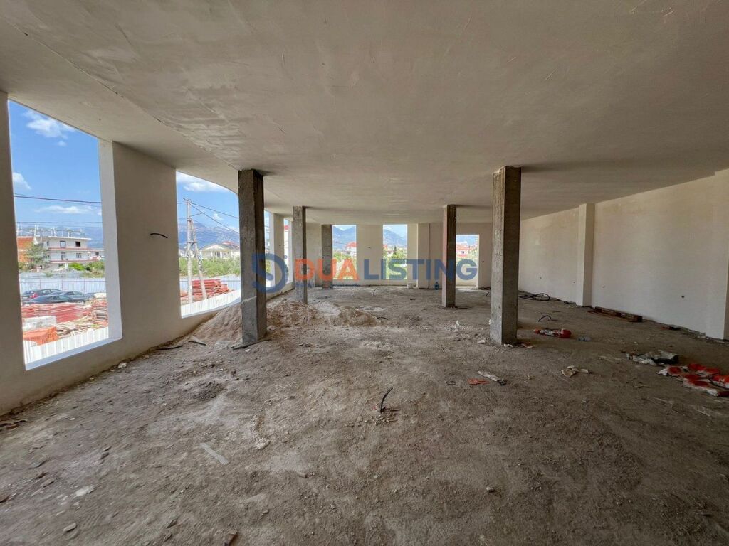 🏢 Two-story building for rent in Kamëz.