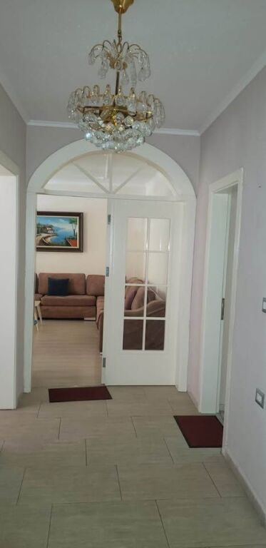 Jepet apartament me qira 2+1 ne Myslym Shyr   