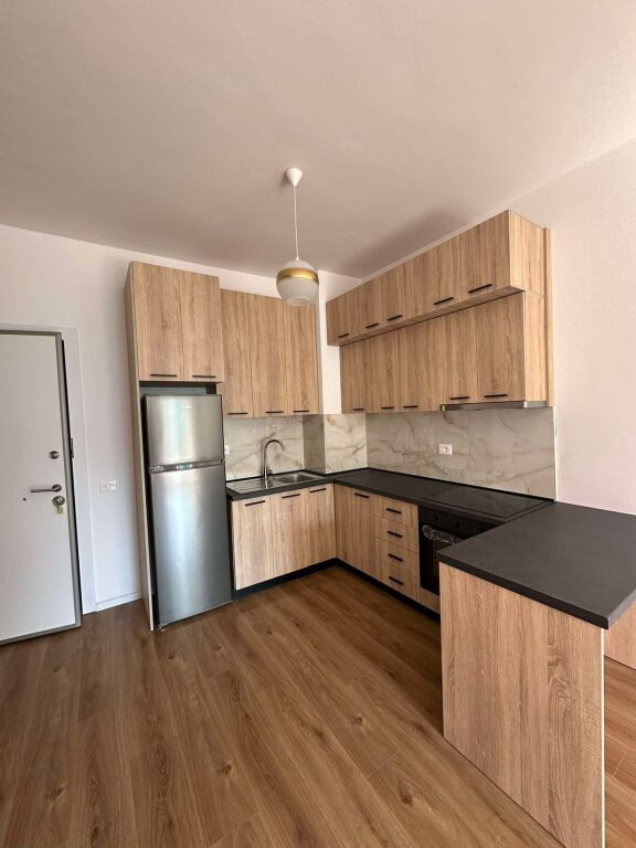 🏡Long-term rental of a 1+1 apartment, newly finished, 50 m², in the area of 📍 Mangalem 21, Ali Demi.💰 Price: 35,000 lek / month