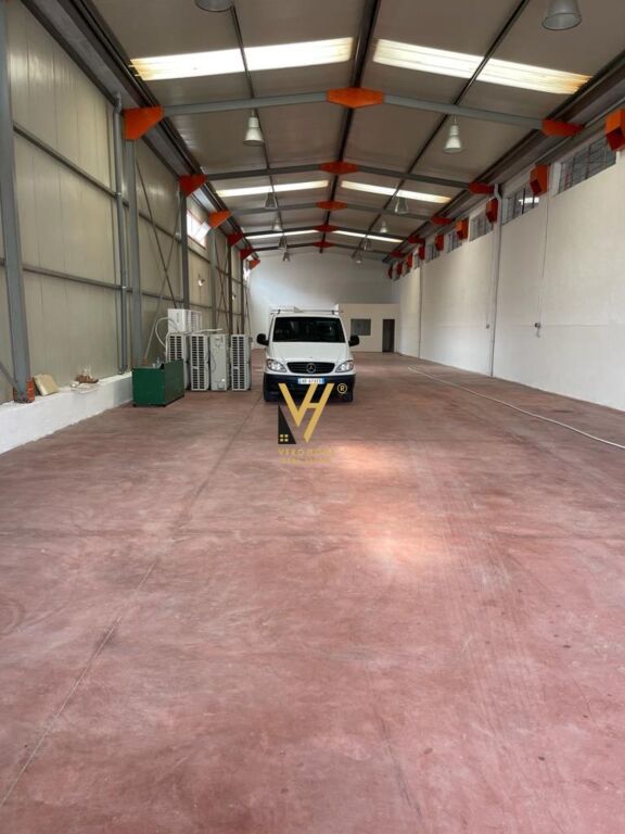 WAREHOUSE FOR SALE 500 M2 SEMAN ROAD, FIER 30,000,000 LEKE
