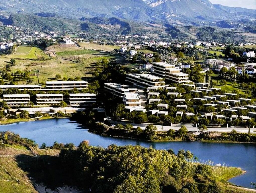 Apartment 2+1+2 – Magical View of Farka Lake! Clearing Price! Payment in installments!