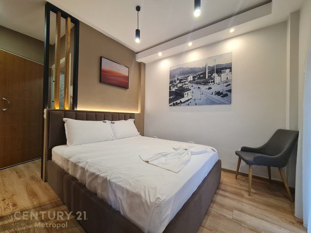 Affittasi studio con veranda nella zona di 21 Dhjetori, Tirana! 600 € /Mese Sup. Totale 51m2