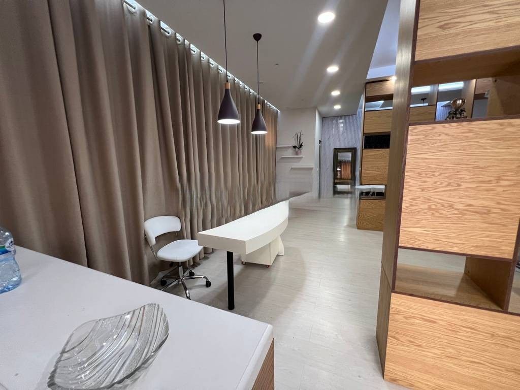 Locale Commerciale in Affitto presso il Palazzo con Freccia 800 € /Mese