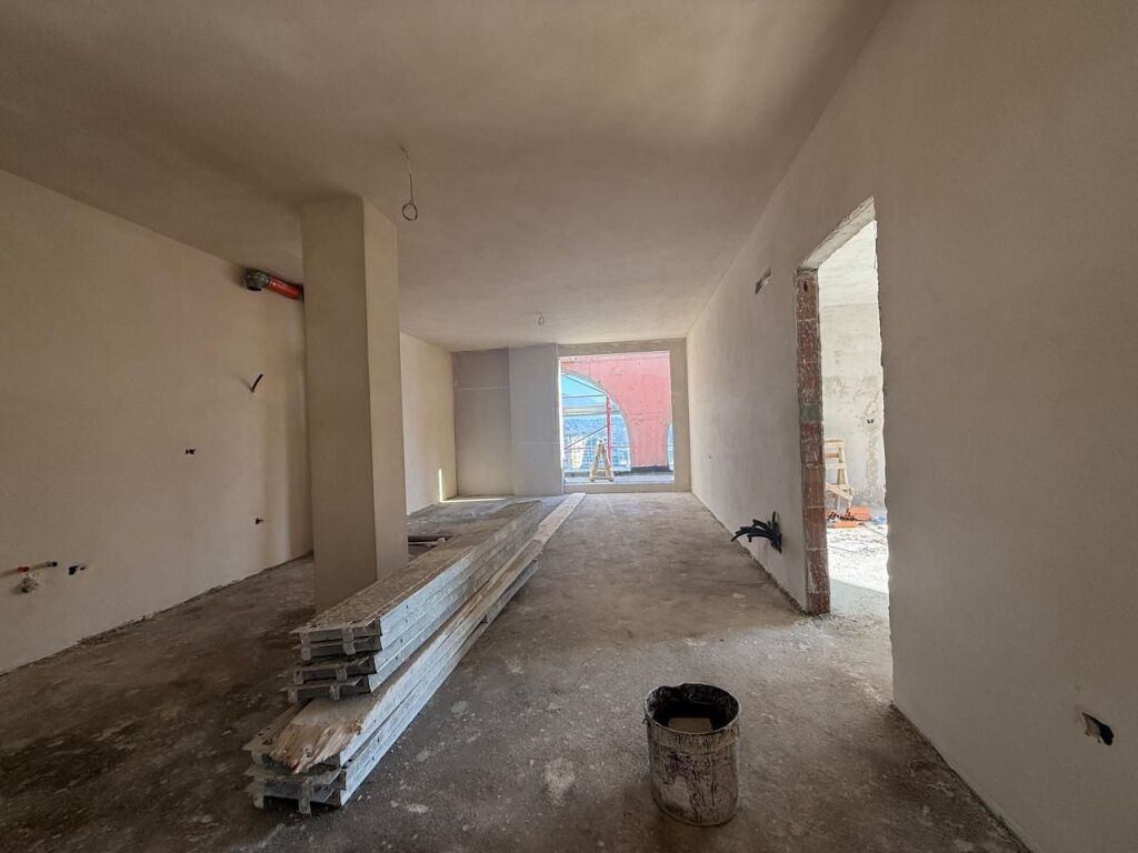 2+1 apartment for sale at White Tower near Komuna e Parisit.