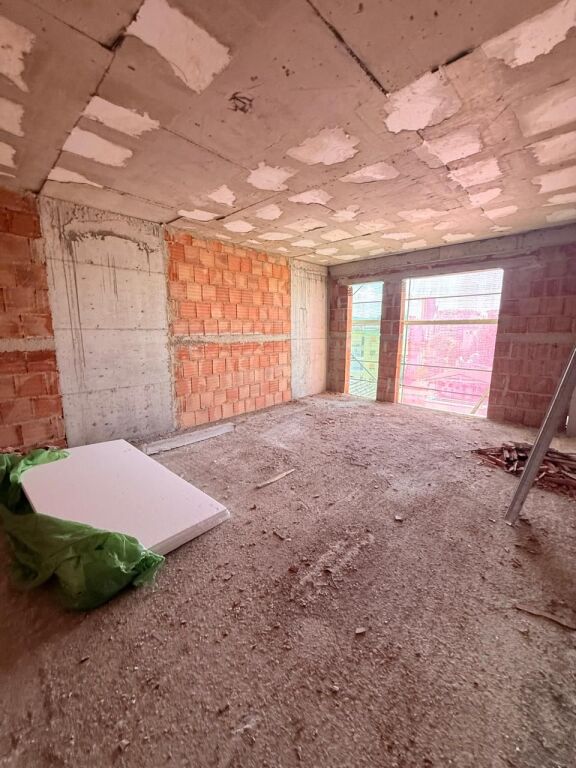 🏡 Appartamento 2+1 in vendita – Vicino alla Scuola Rossa &amp; al Liceo Partizani