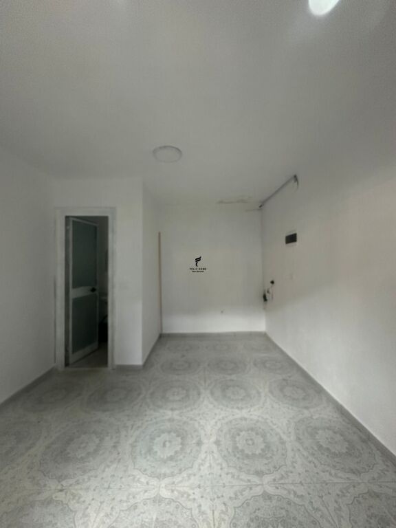 NEGOZIO IN AFFITTO 20 M2 PONTE DI NISHARAKU 45.000 LEKE FH-70228