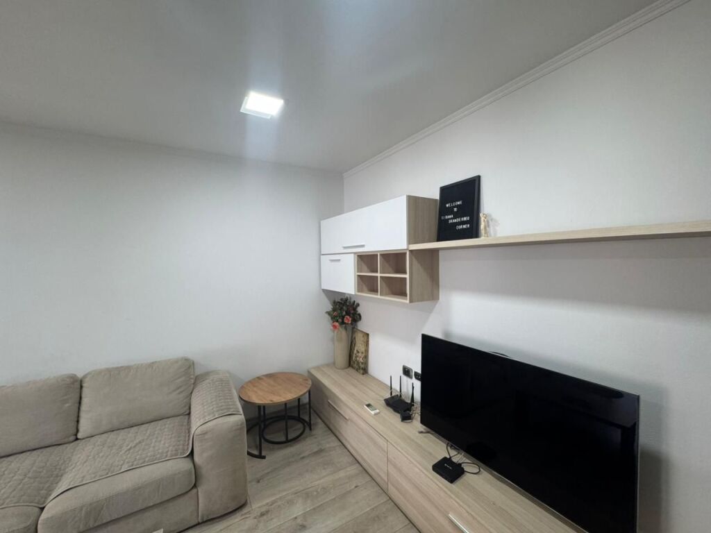 Jepet Apartament 2+1 me qira – Në Qendër të Tiranës !