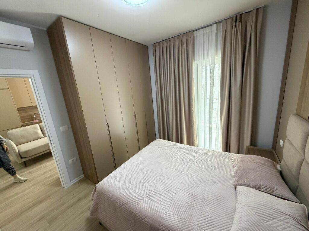 Affittasi appartamento 1+1 a Zogu i Zi, in un complesso nuovo.  📍 5° piano con ascensore 🏡 Mai abitato prima 💶 Prezzo: 65.000 lek /mese  