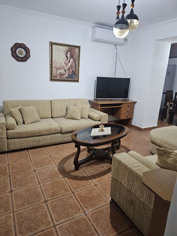 For rent 2+1 500 thousand lek old last station of new Tirana