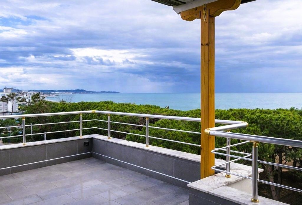 SUPER APARTMENT 2+1+2 FOR SALE IN GOLEM, INVESTED TO THE LAST DETAIL WITH LARGE VERANDA AND SEA VIEW