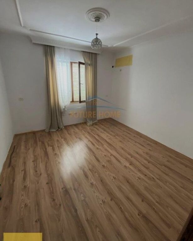 In vendita, Appartamento 2+1+1, Ali Demi, Tirana