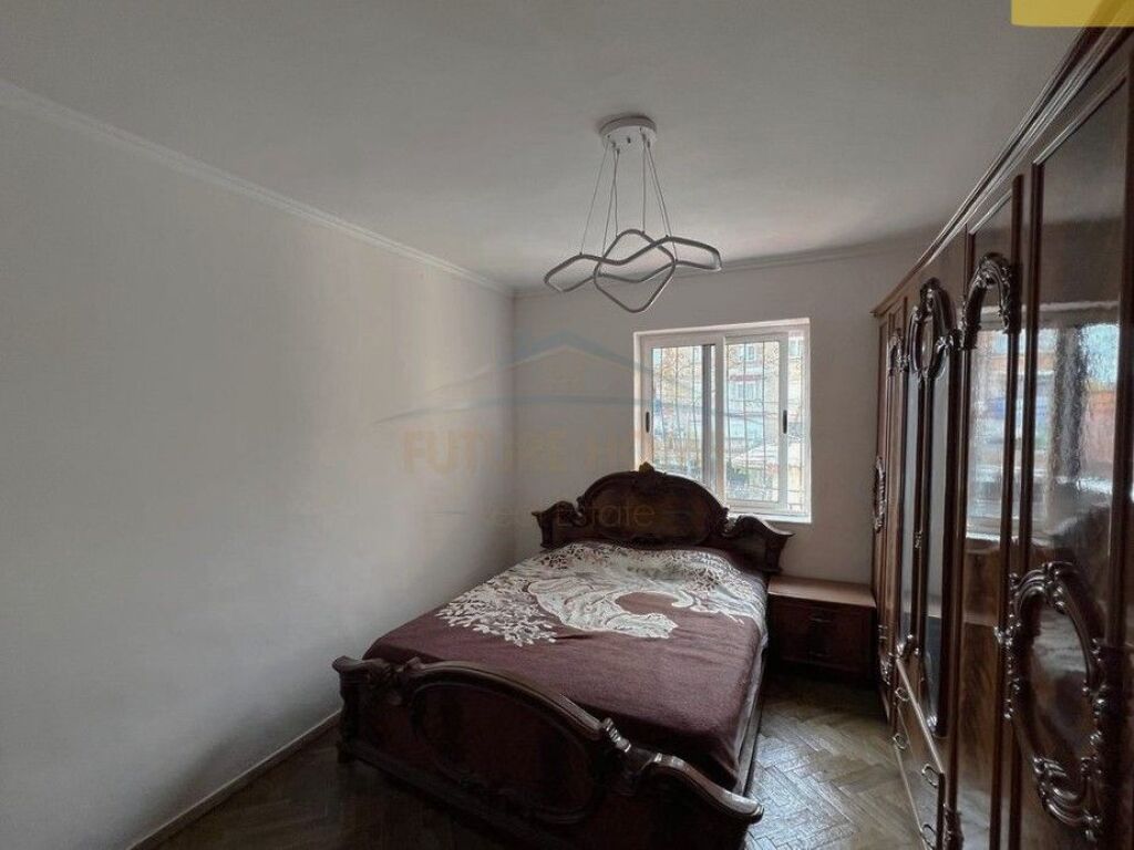 Shitet Apartament 1+1 në Ali Dem