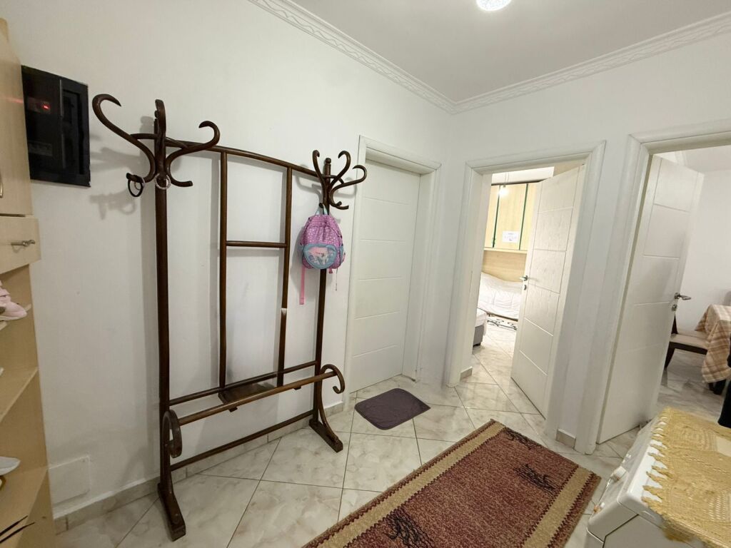 Shitet apartament 2+1 te Ali Demi !