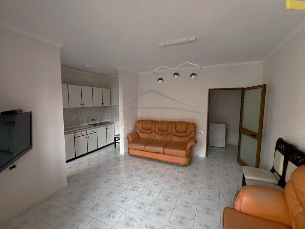 Shitet Apartament 1+1 në Ali Dem