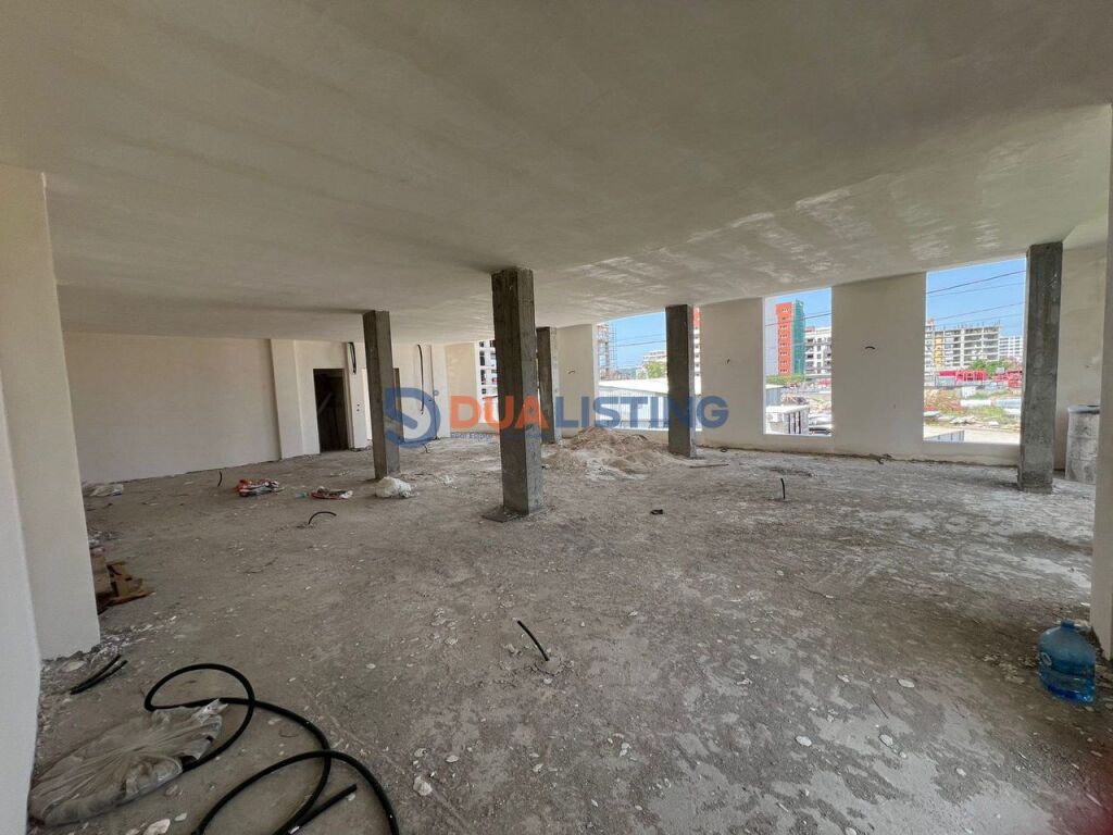🏢 Two-story building for rent in Kamëz.