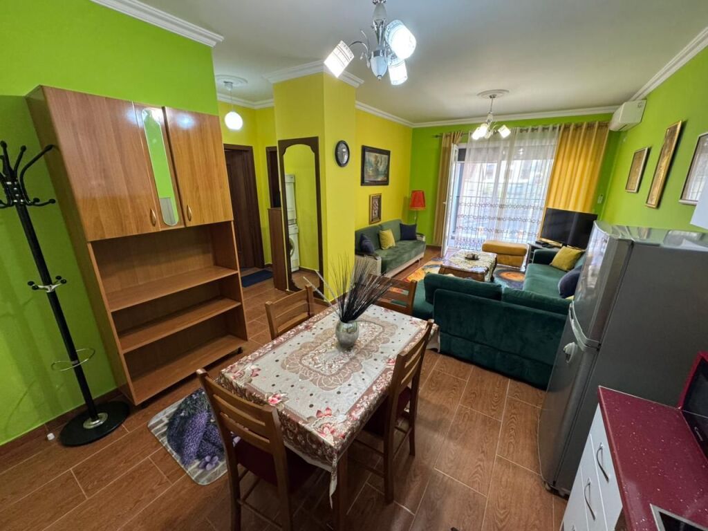 🏡 Affittasi 1+1 – 📍 21 Dhjetori, Via Frosina Plaku💶 500 €/mese