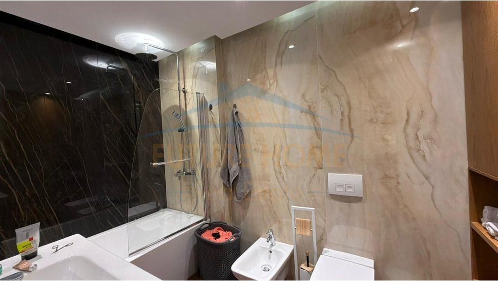 Apartment 3+1+2+2 parking spaces for sale Elbasan Street