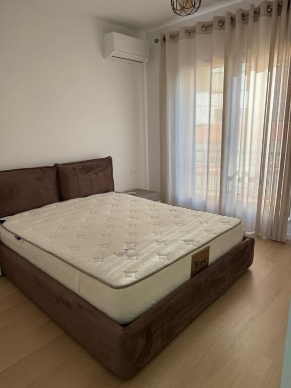 Apartament 1+1 per qira te Delijorgji, prane Hilton