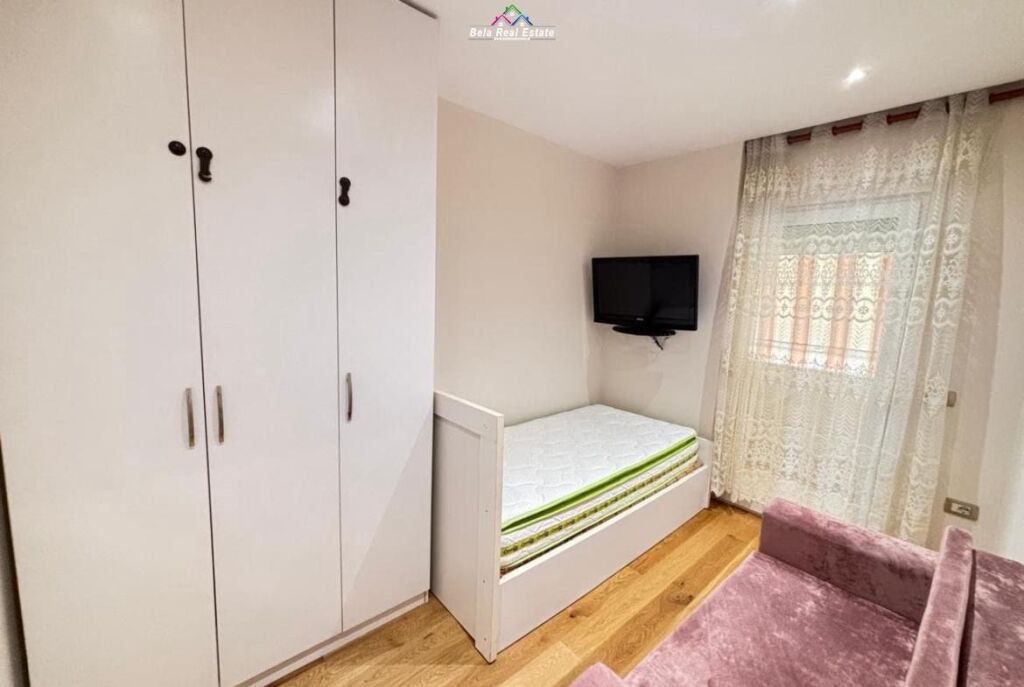 Apartament 3+1 per qira shume prane Qendres, rruga Bardhyl