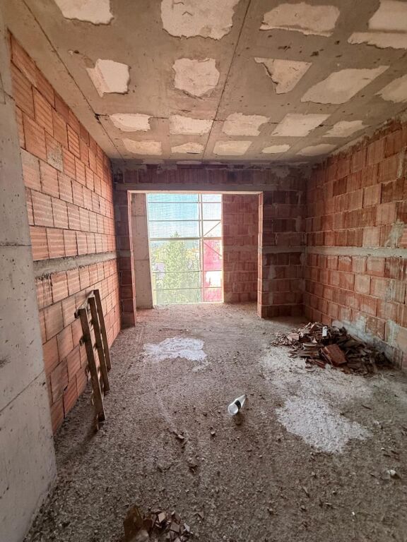 🏡 Appartamento 2+1 in vendita – Vicino alla Scuola Rossa &amp; al Liceo Partizani