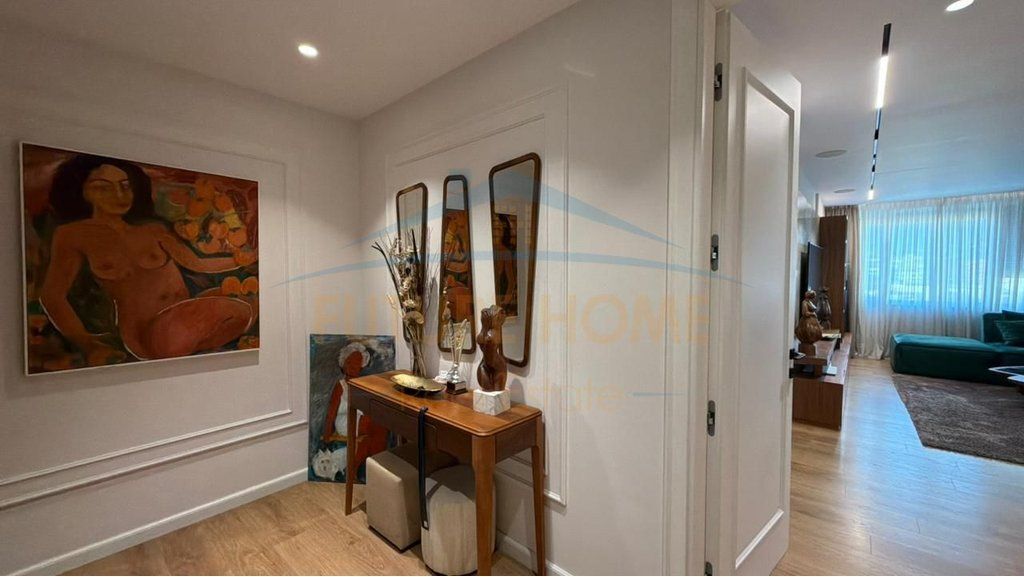 Apartment 3+1+2+2 parking spaces for sale Elbasan Street