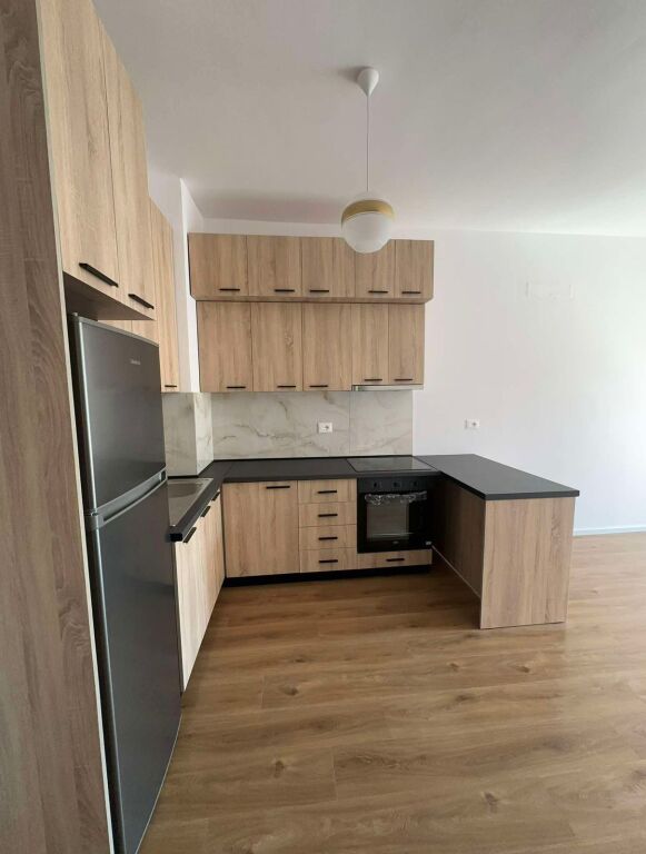🏡Long-term rental of a 1+1 apartment, newly finished, 50 m², in the area of 📍 Mangalem 21, Ali Demi.💰 Price: 35,000 lek / month