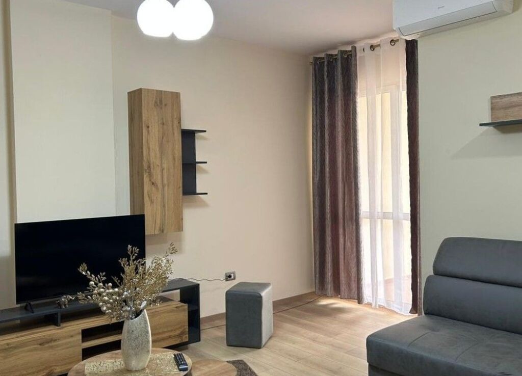 HOUSE FOR RENT – KAVAJËS STREET