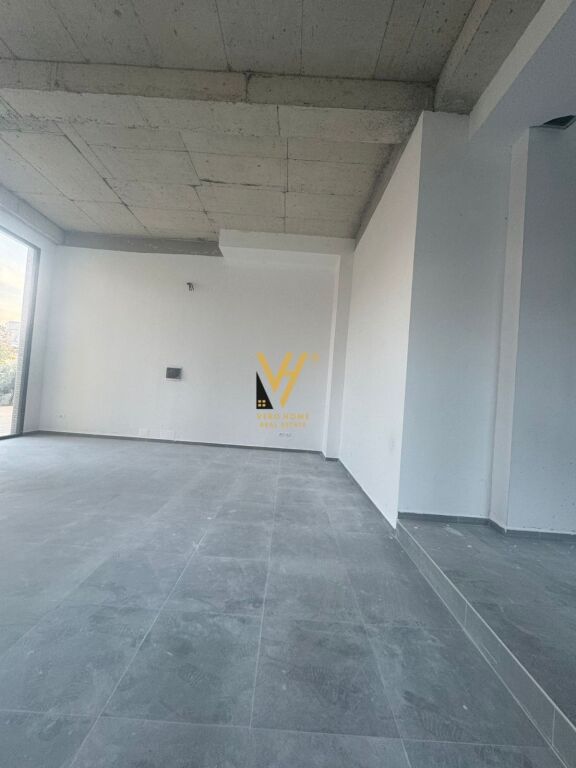 JEPET DYQAN 85 M2 ME QERA TE OXHAKU, KOMPLEKSI ASL 2-850 EURO