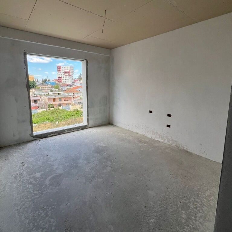 🏡 Vendesi in vendita 2+1+2 – Vicino alla Rotonda di Klan (Porcelan) 📍