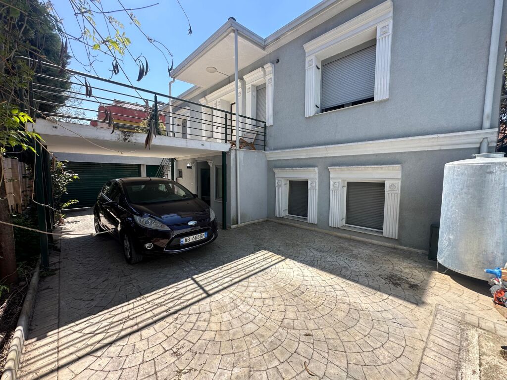 🏡 Villa su 2 Piani con Cortile in Vendita 📍Vicino a Selvise