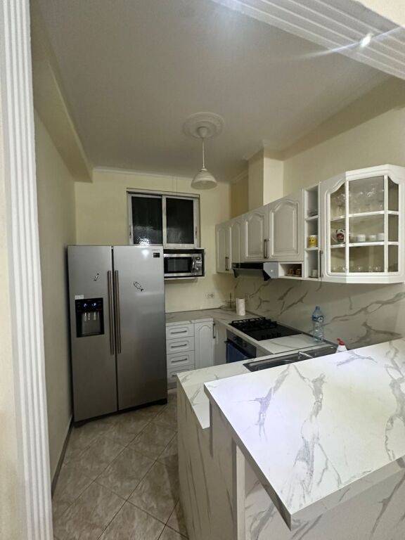 Ofrojme per qira apartament ne shtepi private 3+1+2 WC te Myslym Shyri